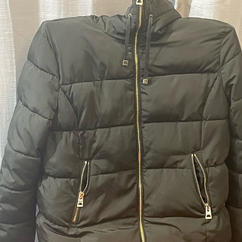 Guess Black Puffer Jacket with Zippered Pockets